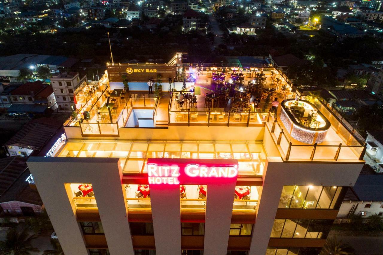Ritz Grand Hotel Mandalay Exterior foto